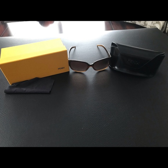 These are brand new original Fendi sunglasses never worn. - Picture 2 of 4